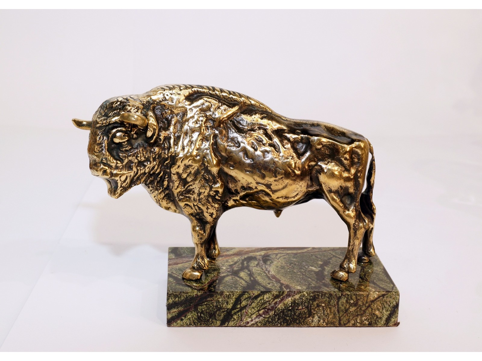 aukstos kokybes prabrangios verslo dovanos partnerems bronzinis varinis stumbras bizonas jautis100